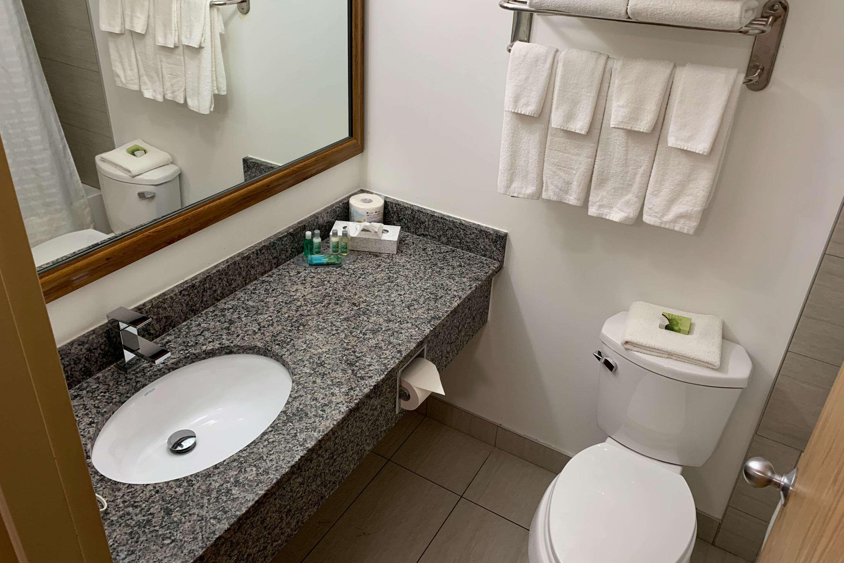 Rodeway Inn Windsor Mill Extérieur photo
