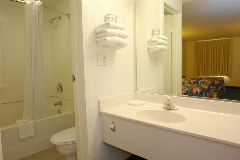 Rodeway Inn Windsor Mill Chambre photo